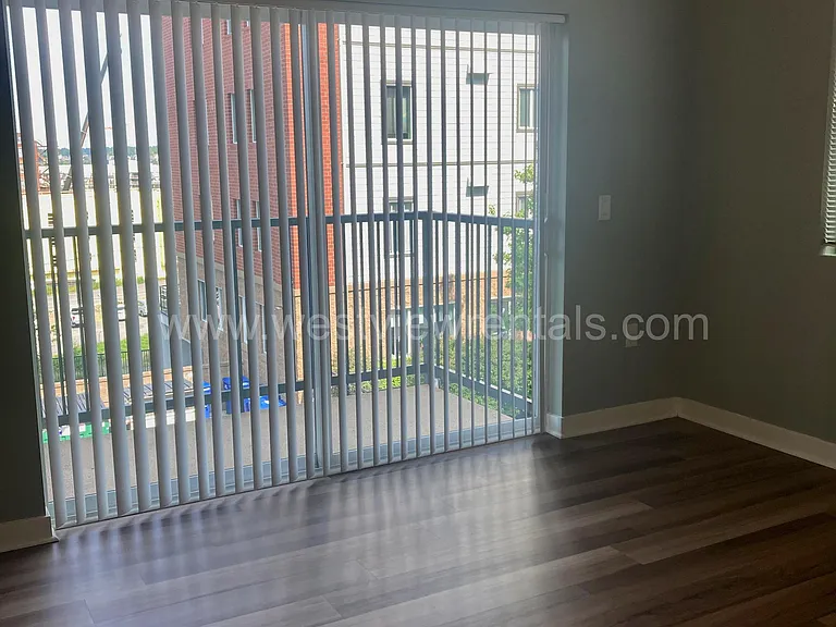 203 E Laurel St — Photo 168