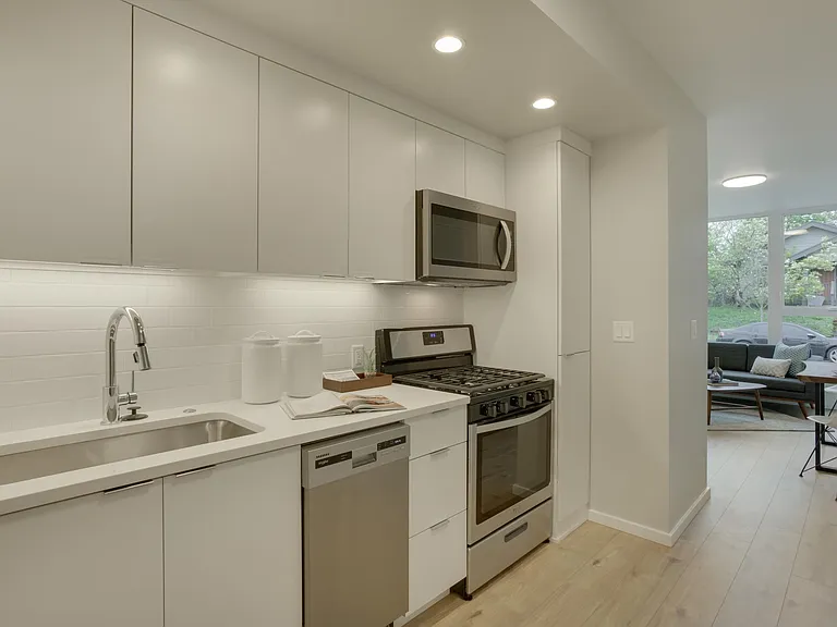 7054 N Montana Ave #101 — Photo 9