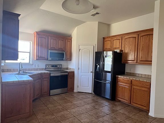 3rd image of 3204 Estate Dr