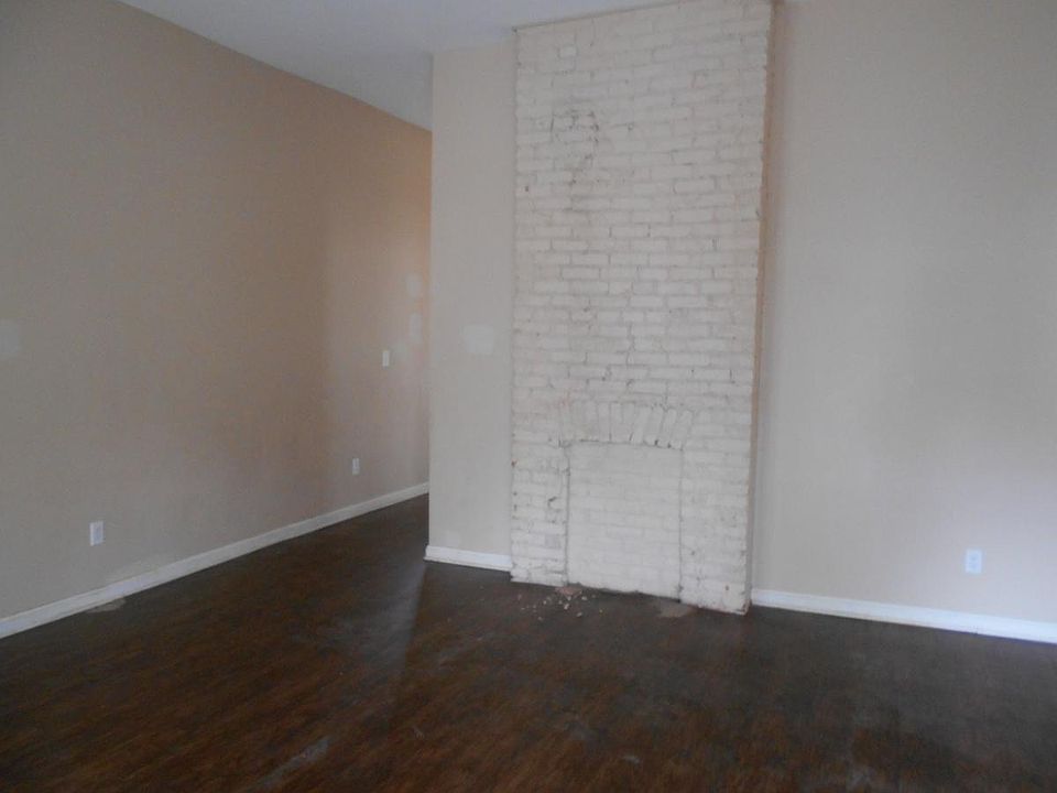 2nd image of 615 E Ormsby Ave APT 1