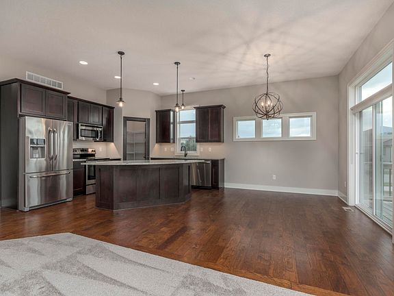 3rd image of 405 NE Bowman Dr
