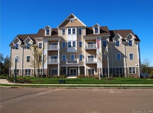 22 Summit Pl APT 101, Branford, CT 06405