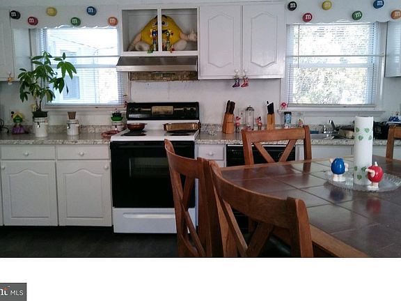 5th image of 713 Shewchenko Ave