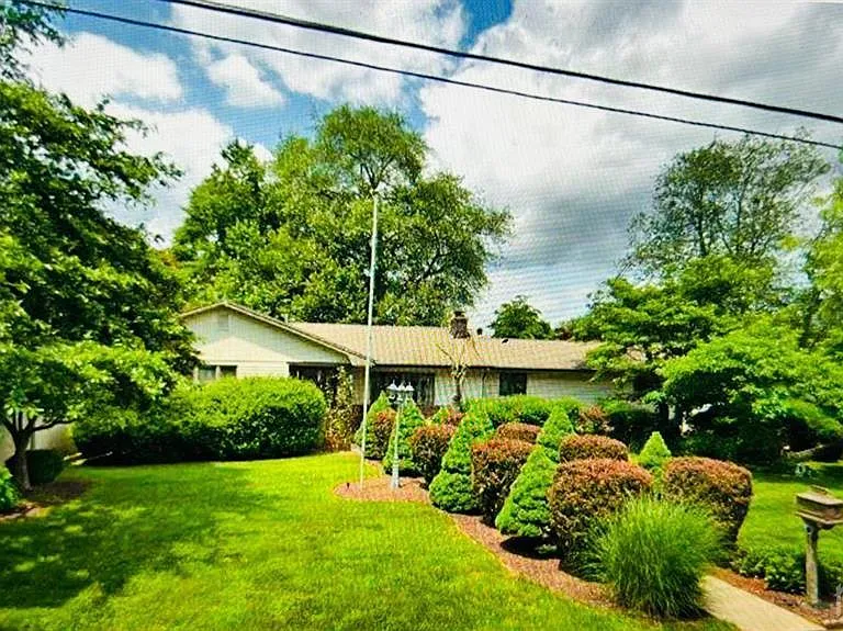 15 Milton Ave — Photo 1