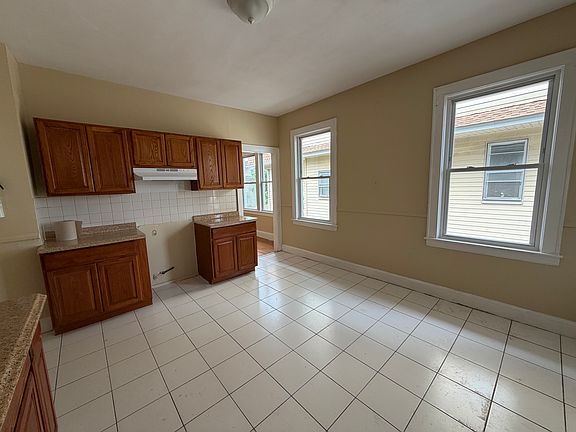 4th image of 669-671 Capitol Ave #2