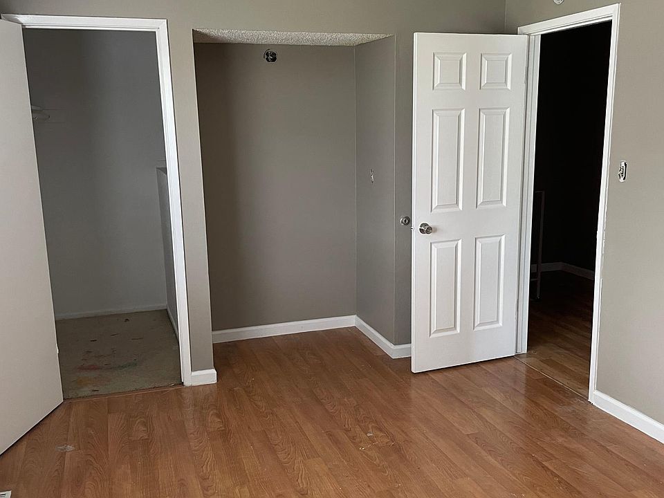 1st image of 5591 Spinnaker Dr APT 2
