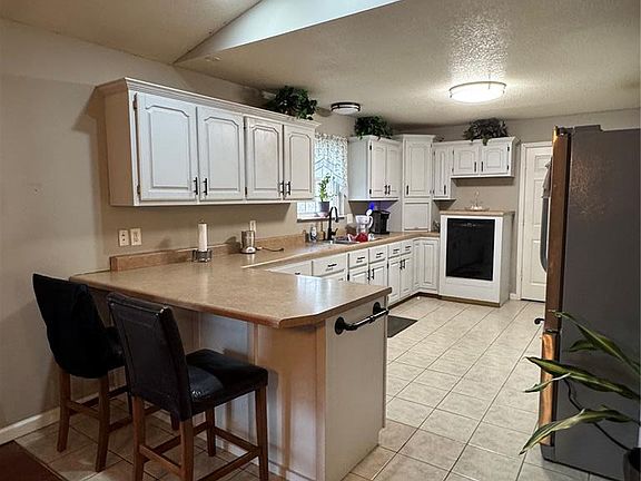 4th image of 353 Meadow View Dr