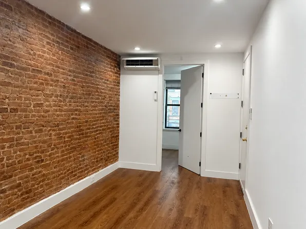 1889 Cornelia Street image 1 of 10