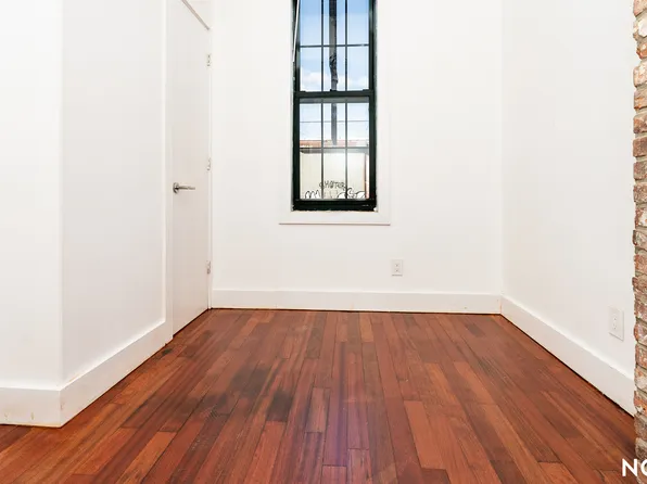 276 Boerum Street image 11 of 19