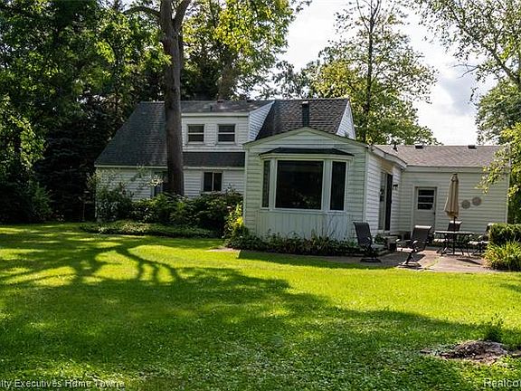 4th image of 689 New Hampshire Ave