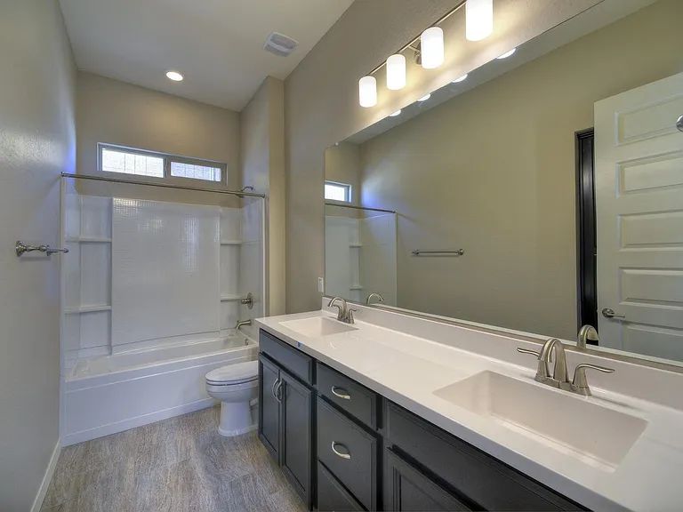 9409 W Daley Ln — Photo 13