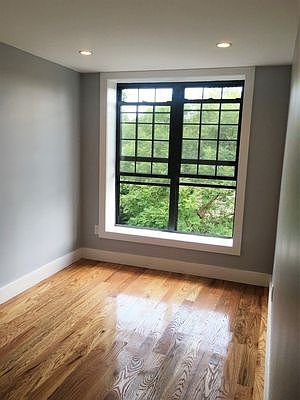 5th image of 932 Lafayette Ave #4B