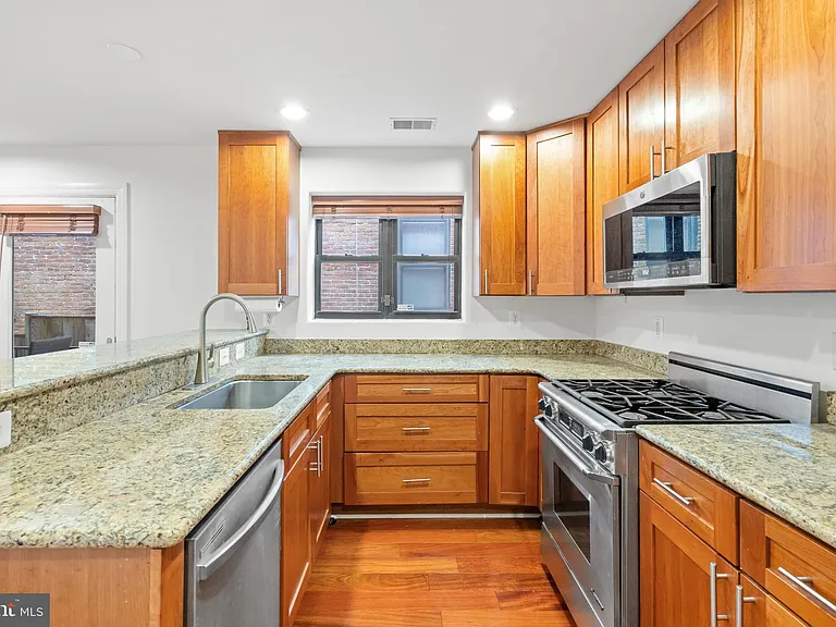 1354 Euclid St NW #202A — Photo 8