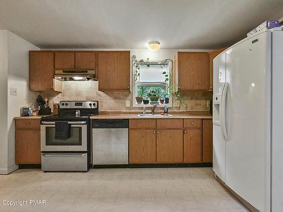 4th image of 2129 Warwick Cir