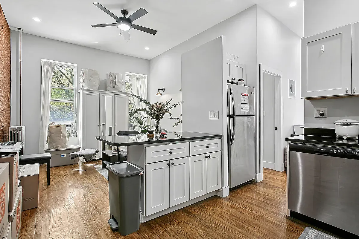258 Halsey Street — Photo 2