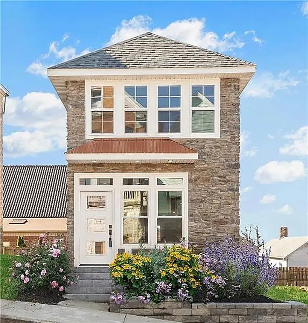 108 Kenova St photo 1