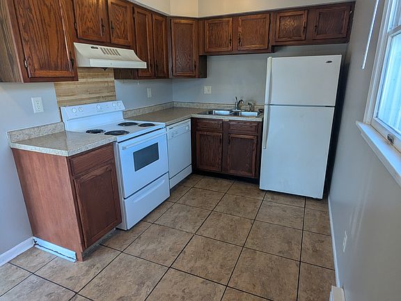 2nd image of 900 N Logan St #3