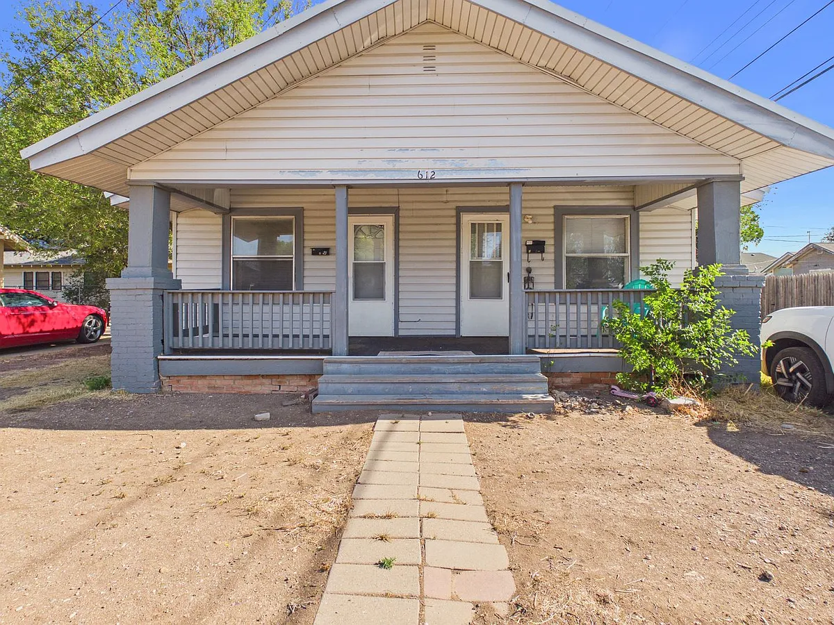 Building Photo - 612 SW 17th Ave #B