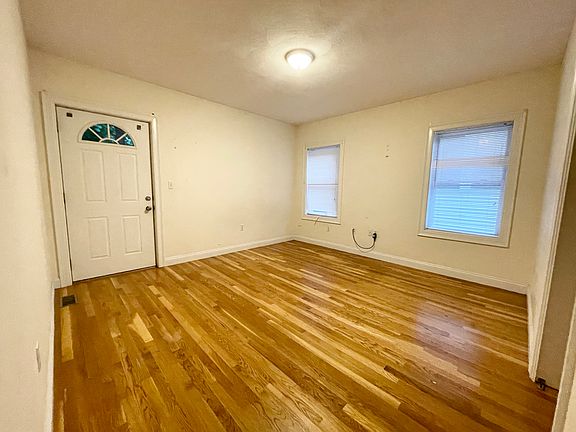 5th image of 128A Hillside St #2
