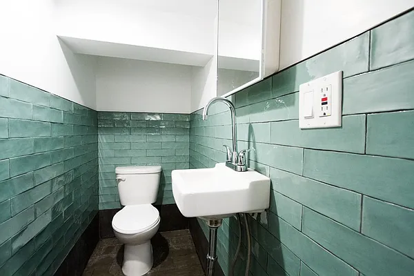 Rented by TheRealEstateCompany.com LLC | media 14