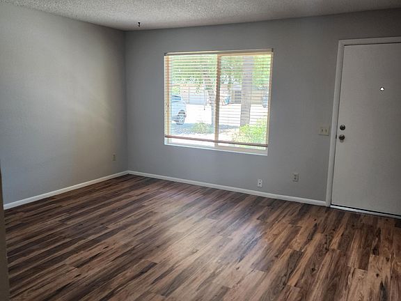 3rd image of 1918 E GRANDVIEW Drive