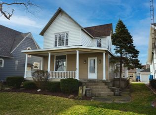 1006 E Perry St, Port Clinton, OH 43452