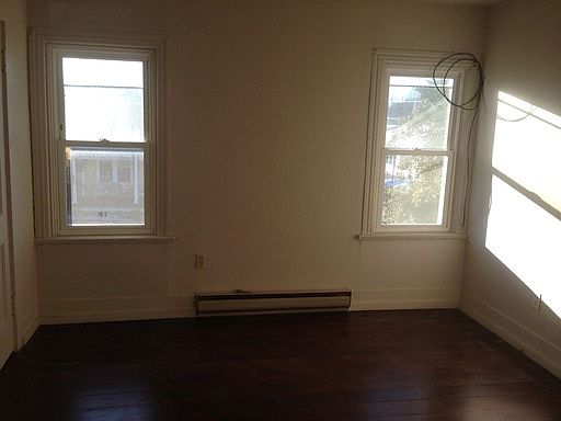 5th image of 202 S Royal Ave #1