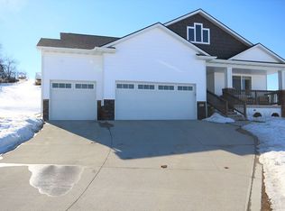 681 W 68th St S, Newton, IA 50208