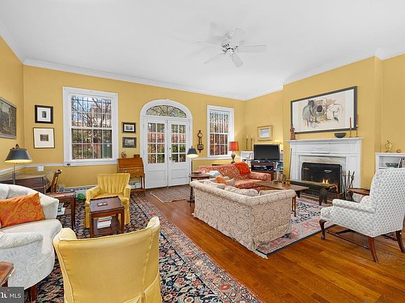 5th image of 1554 34th St NW