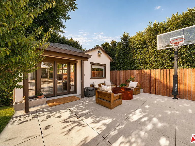 6537 Moore Dr — Photo 8