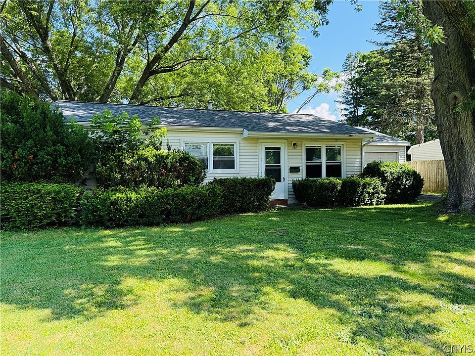 1st image of 5 Woodcrest Dr