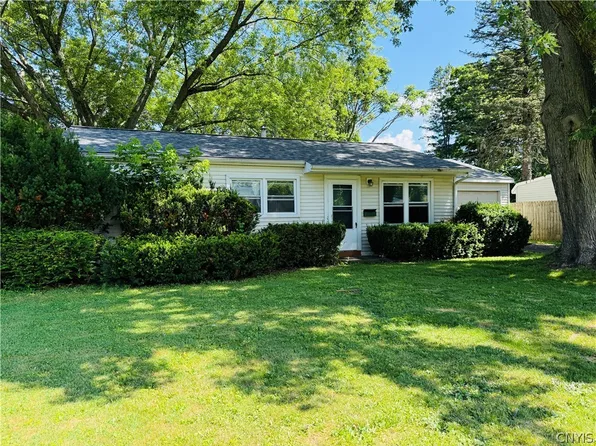 5 Woodcrest Dr, Cortland, NY 13045