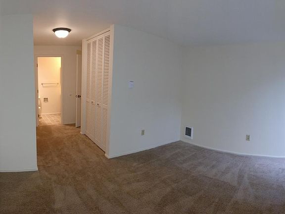 5th image of 11006 NE 68th St