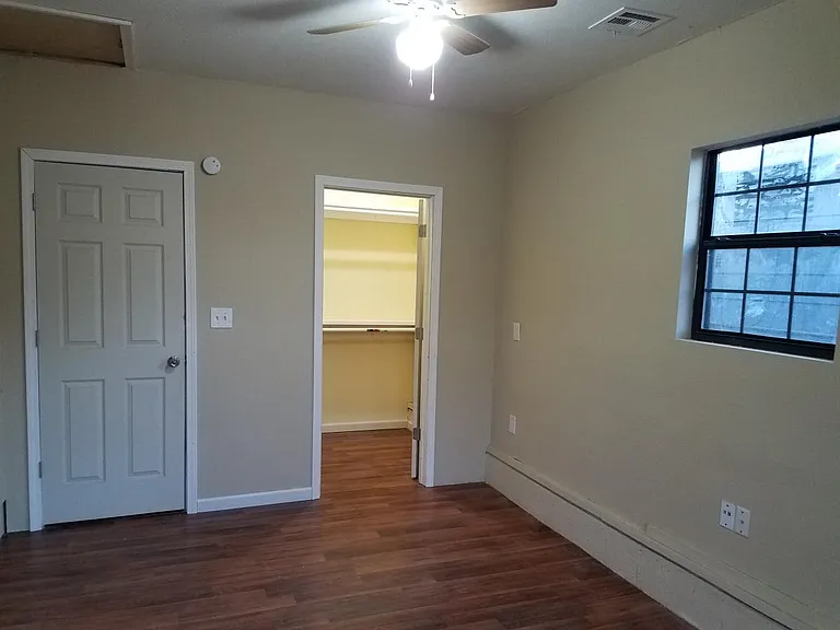 1116 Hazelwood Dr — Photo 3