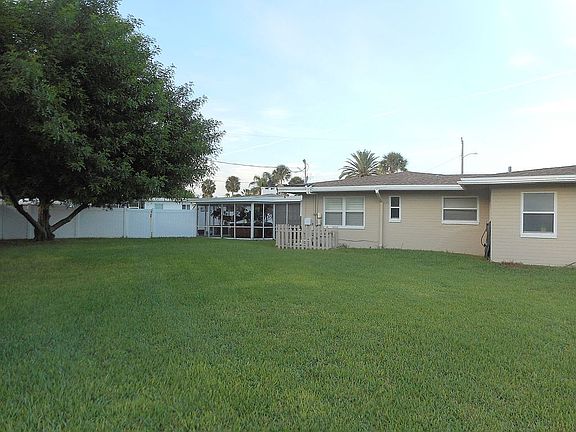 5th image of 1221 Flagstone Dr
