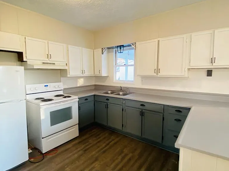 112 Blueview Dr SW — Photo 3
