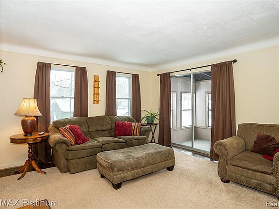 5th image of 5380 Lake Grove Dr