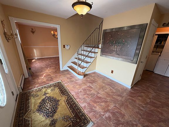 2nd image of 30 Dumond Pl