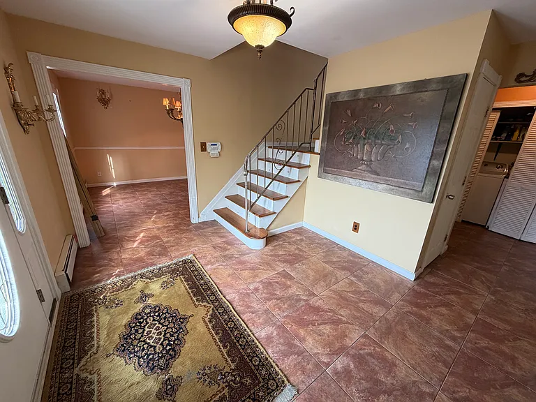 30 Dumond Pl — Photo 2