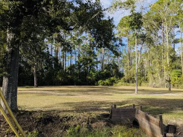 735 Wellborn Ave, Carrabelle, FL 32322