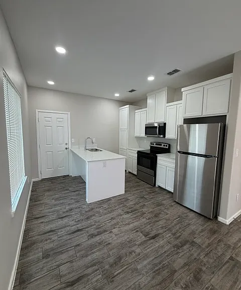 1229 Country Club Dr #3 — Photo 3
