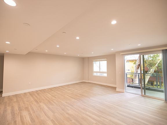 4th image of 10231 Woodbine St #203
