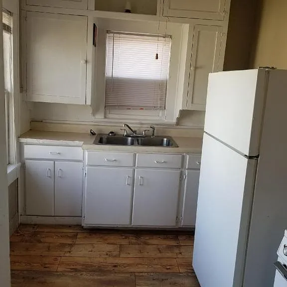 2147 Avenue E #C — Photo 4