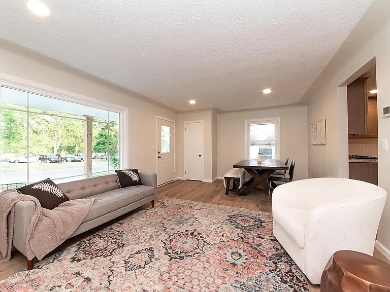 1647 Sylvan Ave SE — Photo 4