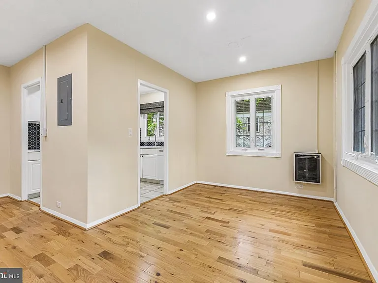1024 Valley Dr — Photo 9
