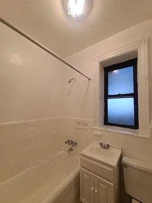 Rented by AYD Realty Inc | media 33