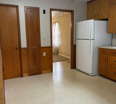 3rd image of 420 E Summit St