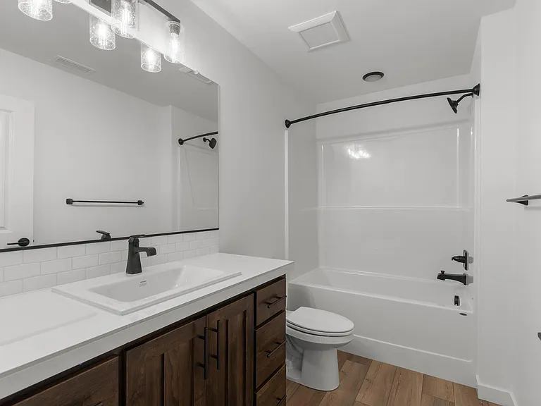 1513 W 14th Ave — Photo 32