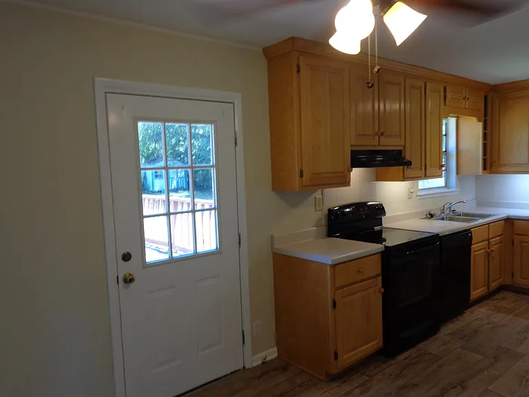 217 Patricia Rd — Photo 3