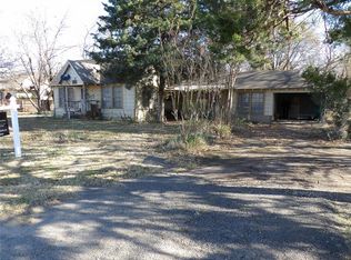 114 N Main St, Yantis, TX 75497